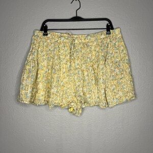 American Eagle Floral Yellow Women's Shorts- XL